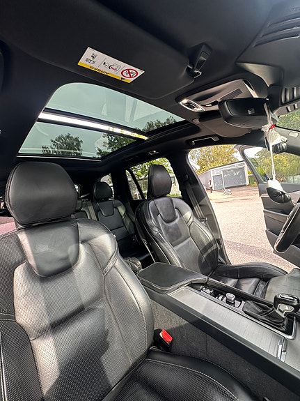 Volvo XC90 7 of 9