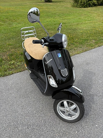 Piaggio Vespa LX 50 Touring 4 of 5