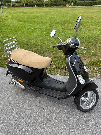 Piaggio Vespa LX 50 Touring 3 of 5