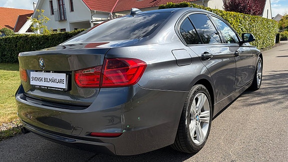 BMW 318d 5 of 12