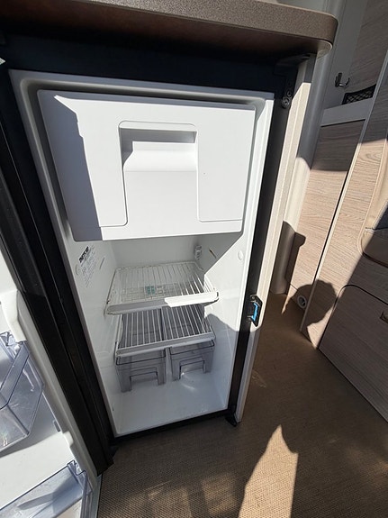 Bürstner *Långbäddar*9-växlad automat*Pop-up*5-bäddar*2xSolceller*18"hjul 7 of 30