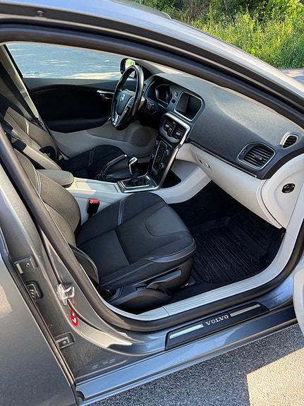 Volvo V40 7 of 10