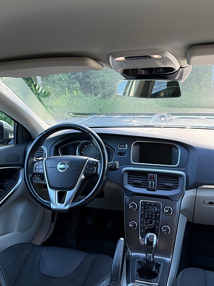 Volvo V40 6 of 10