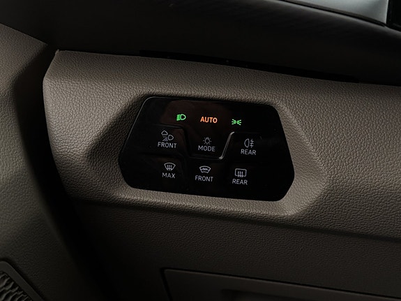 Volkswagen Multivan 14 of 30
