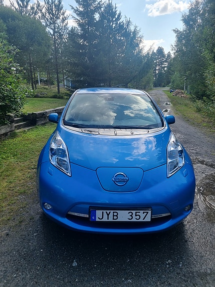 Nissan Leaf 2 of 8