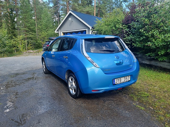 Nissan Leaf 4 of 8