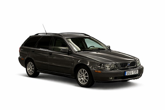 Volvo V40 2 of 11