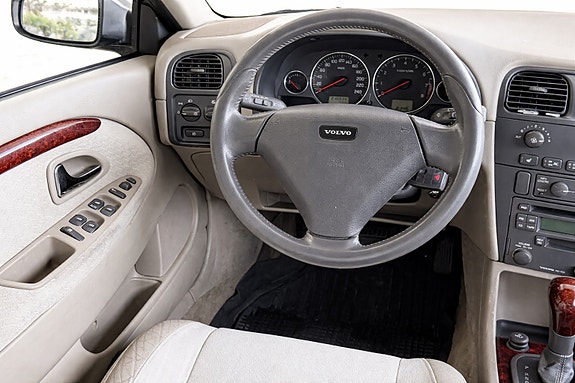Volvo V40 9 of 11