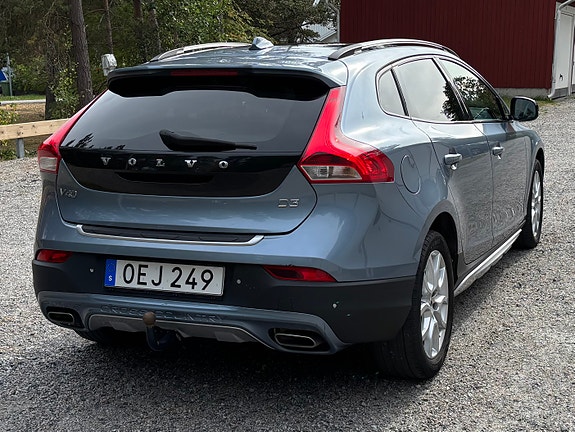 Volvo V40 Cross Country 3 of 8