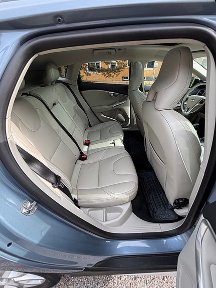 Volvo V40 Cross Country 5 of 8