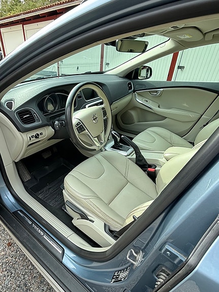 Volvo V40 Cross Country 7 of 8