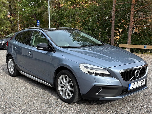 Volvo V40 Cross Country 4 of 8