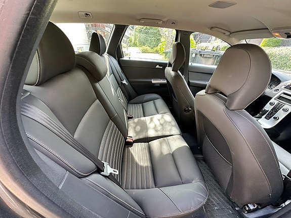 Volvo V50 3 of 5