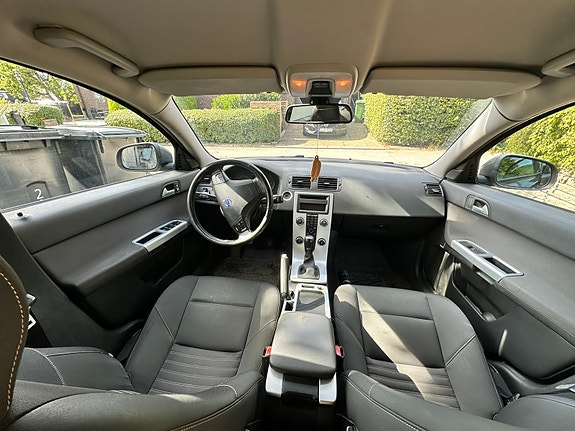 Volvo V50 2 of 5