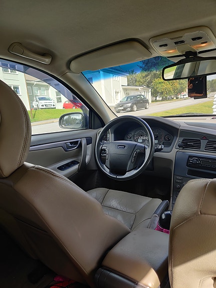 Volvo V70 4 of 6