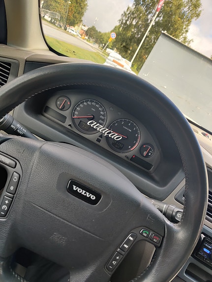 Volvo V70 2 of 6