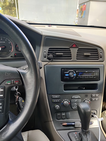 Volvo V70 3 of 6