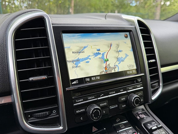 Porsche Cayenne 14 of 18