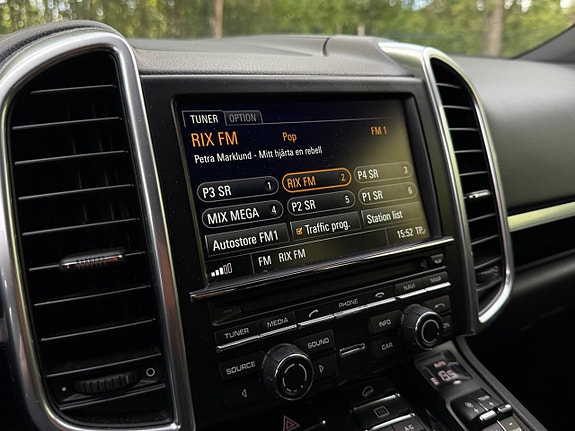 Porsche Cayenne 15 of 18