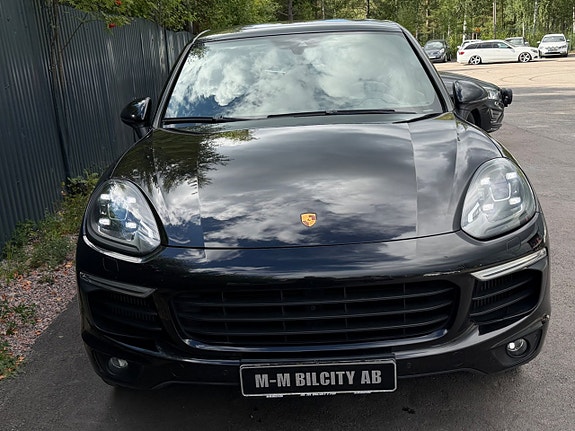 Porsche Cayenne 4 of 18