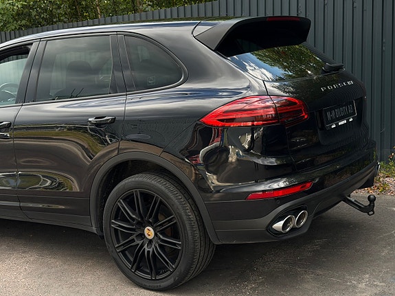 Porsche Cayenne 7 of 18