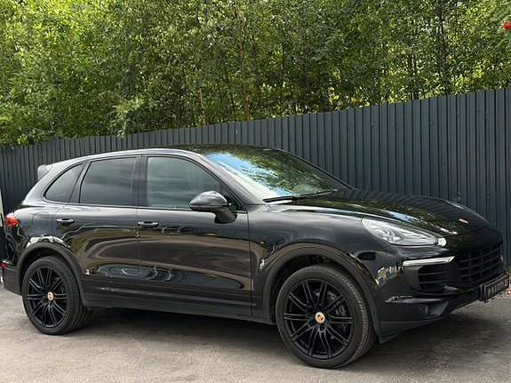 Porsche Cayenne 6 of 18