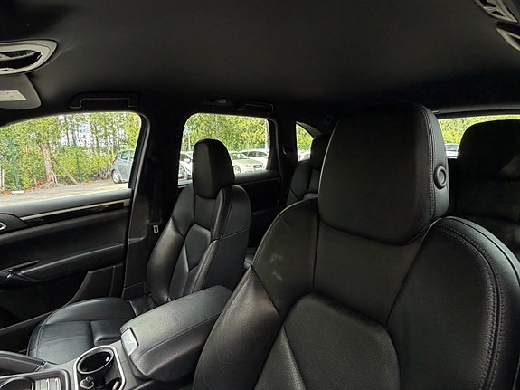 Porsche Cayenne 12 of 18