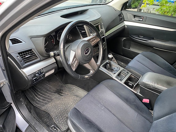 Subaru Outback 2 of 5