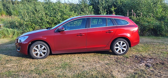 Volvo V60 2 of 10
