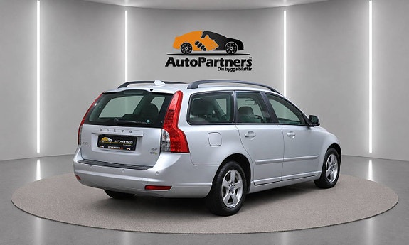 Volvo V50 3 of 18
