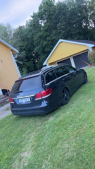 Mercedes-Benz E220 3 of 6