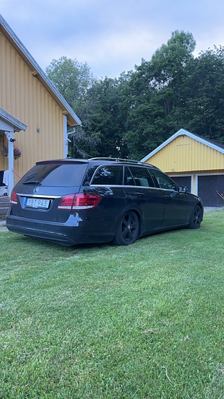 Mercedes-Benz E220 4 of 6