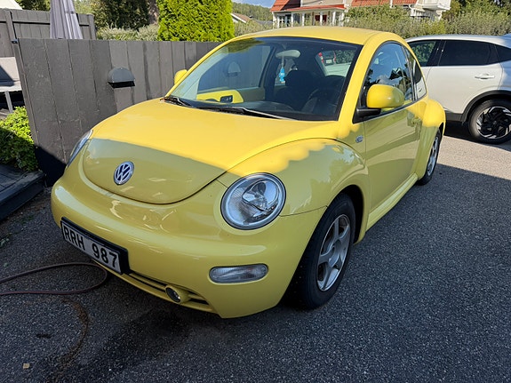 Volkswagen New Beetle 2 of 2