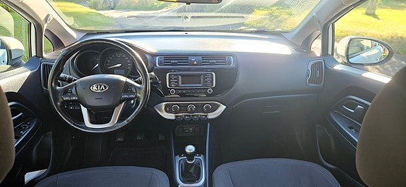 Kia Rio 6 of 8