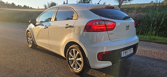 Kia Rio 3 of 8