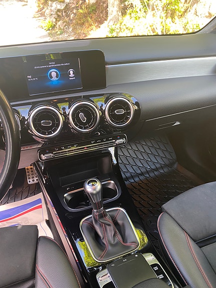 Mercedes-Benz A180 3 of 7