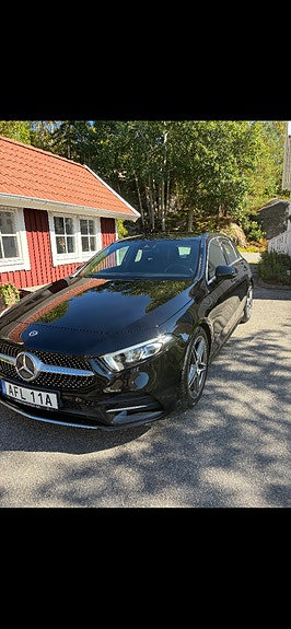 Mercedes-Benz A180 2 of 7