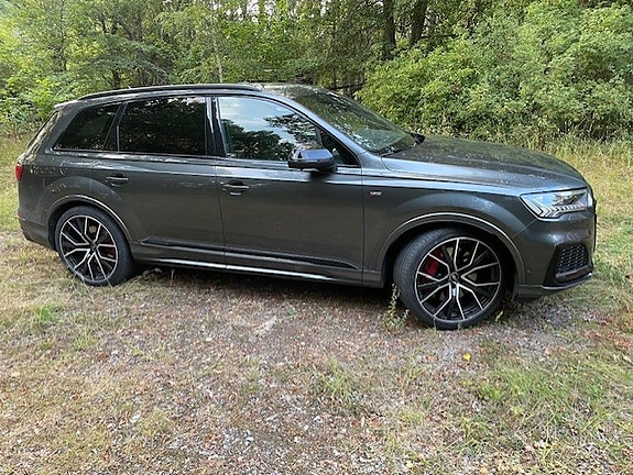 Audi Q7 2 of 8