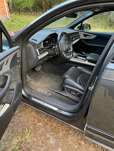 Audi Q7 7 of 8