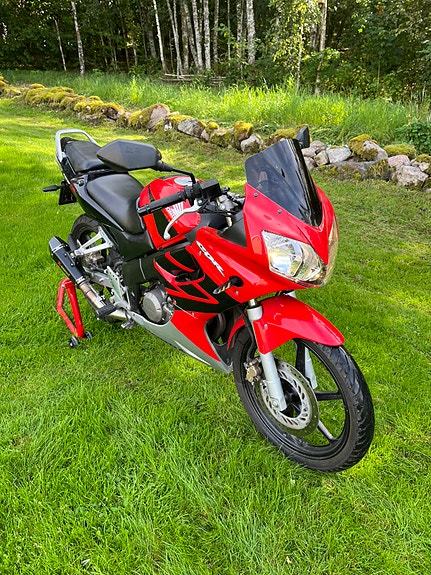 Honda CBR125R 2 of 7