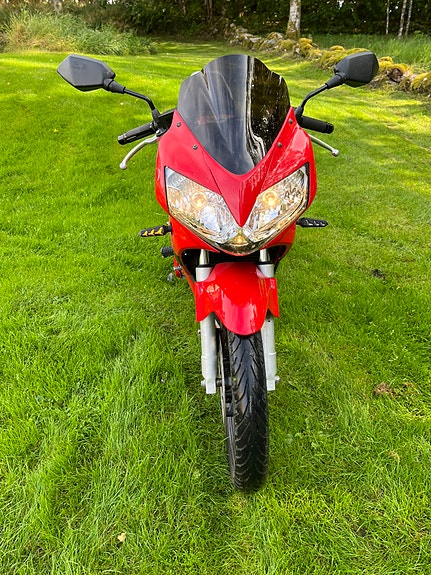 Honda CBR125R 3 of 7