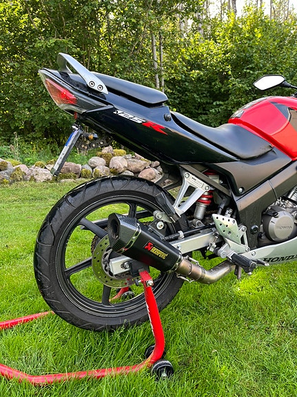 Honda CBR125R 4 of 7