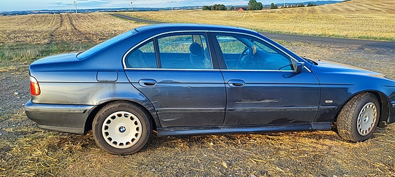 BMW 523i 10 of 12
