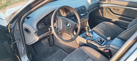 BMW 523i 4 of 12