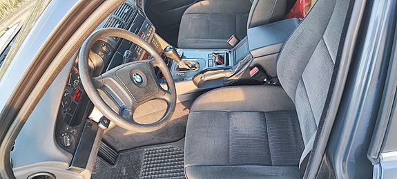 BMW 523i 7 of 12