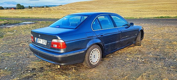 BMW 523i 11 of 12