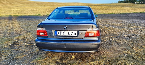 BMW 523i 12 of 12