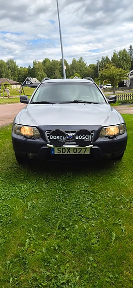 Volvo XC70 2 of 13