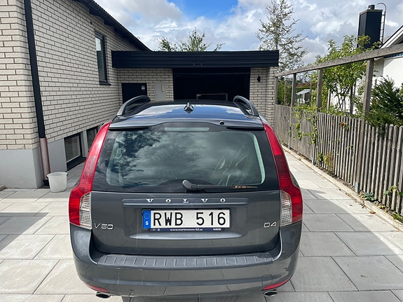 Volvo V50 3 of 7