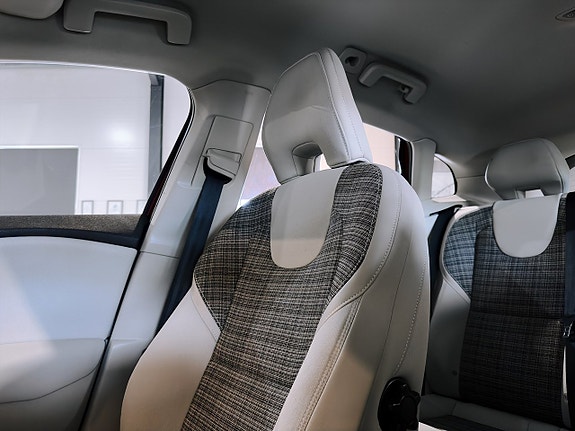 Volvo V40 Cross Country 27 of 30